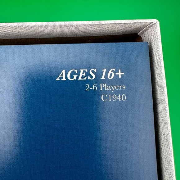 TRIVIAL PURSUIT HASBRO CLASSIC EDITION BOARD GAME, 2400 QUESTIONS, C1940 - Picture 6 of 8